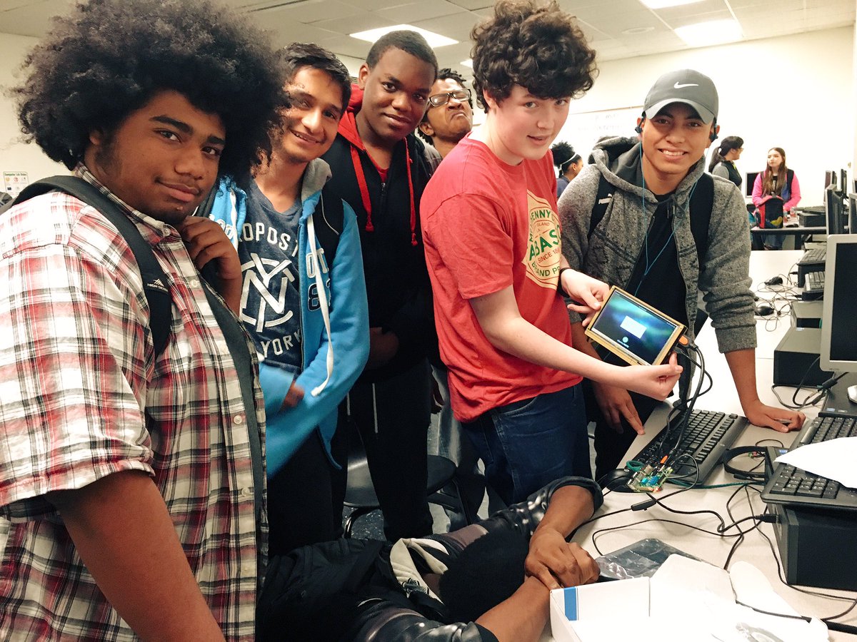 HAIS_ECHS's tweet photo. Proud engineering students boot up a @Raspberry_Pi kit for their final exam today. @TeamHISD @HoustonCCR #HAIS2018 https://t.co/2fuyKYPSUH