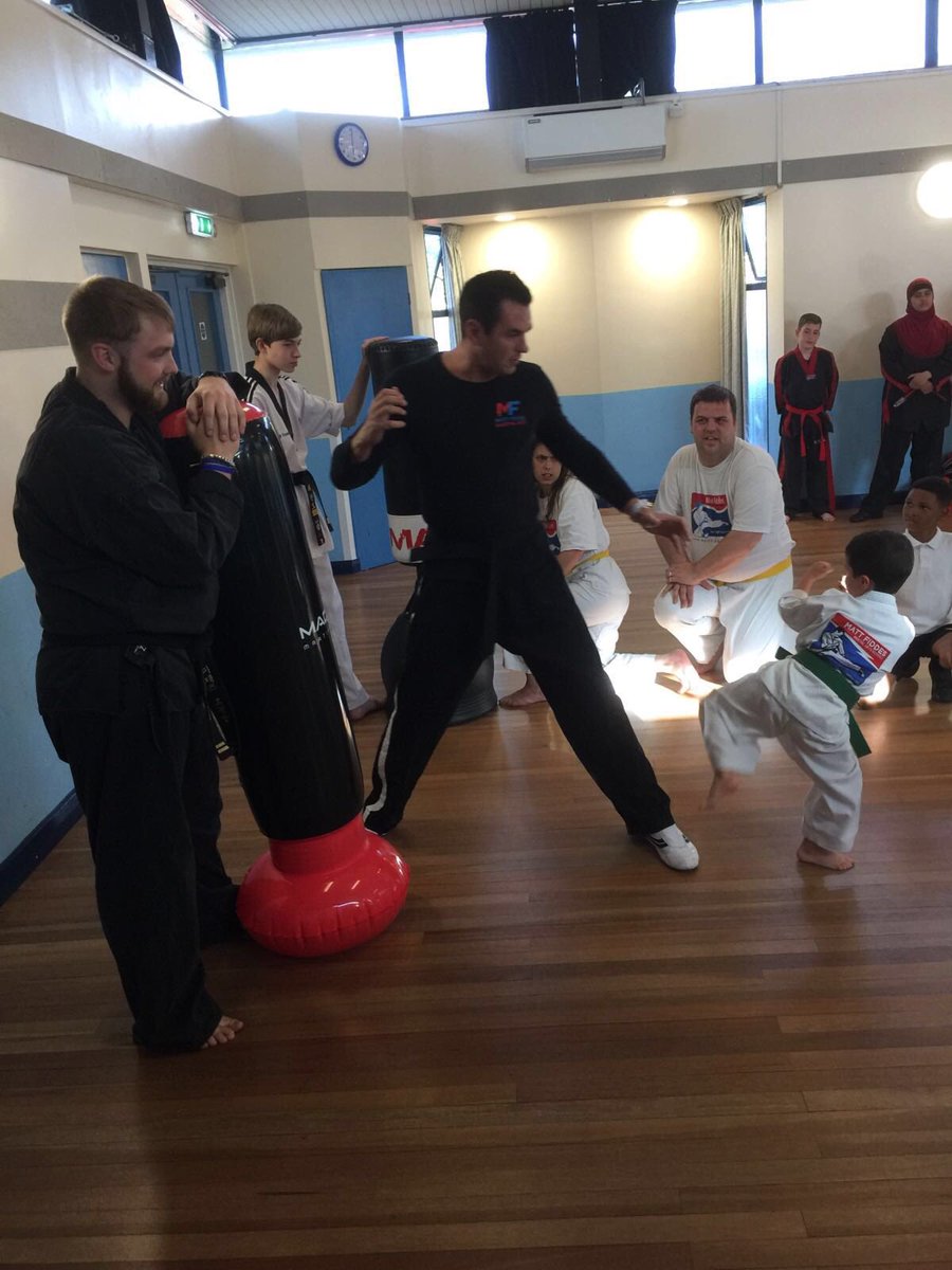 In action with students at Aylesbury! <a href="/vixy77/">MF Wincanton/Gill</a> <a href="/mfswindon/">PAT O DRISCOLL</a> <a href="/mf_kent/">MF Kent</a> @<a href="/MFOxfordshire/">MF Oxfordshire</a> @MrHarfield @SwindonMf #mattfiddes