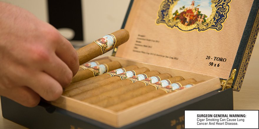 TheCigarLife's tweet photo. When you know, you just know: Our pick of the day is the Por Larrañaga. https://t.co/4ojaSkhVUq