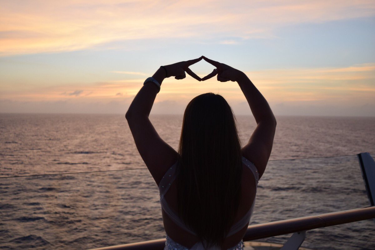 ADPI_ETSU's tweet photo. Kicking off summer CRUISING the high seas 🐠🌊 #foreveradpi https://t.co/W9MyQPqvgu