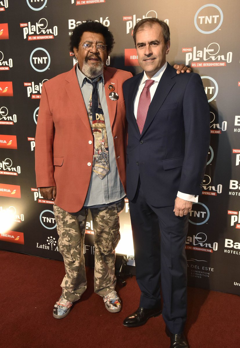 Quatromanos_uy's tweet photo. Roxana Blanco, @negrorada y Walter Tournier estuvieron hoy en la presentación de los #IIIPlatino en Montevideo https://t.co/8YNq0IgStm