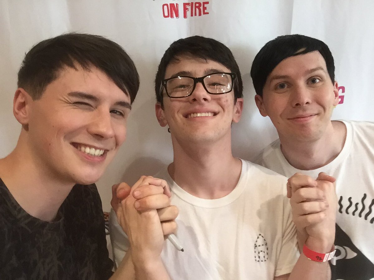 doIIhousesivan's tweet photo. you guys are the cutest I love you 💛 @danisnotonfire @AmazingPhil https://t.co/nyzJMql6Q0
