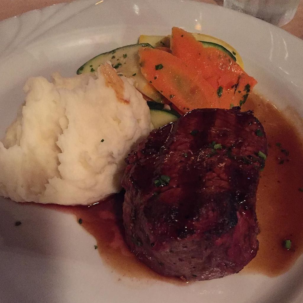 bestofprinceton's tweet photo. Sharing some #foodporn #filet #filetmignon #mashedpotatoes #food #foodie #greedygut #feedm… https://t.co/5nPPxaBr5O https://t.co/QzRw3aJ43B