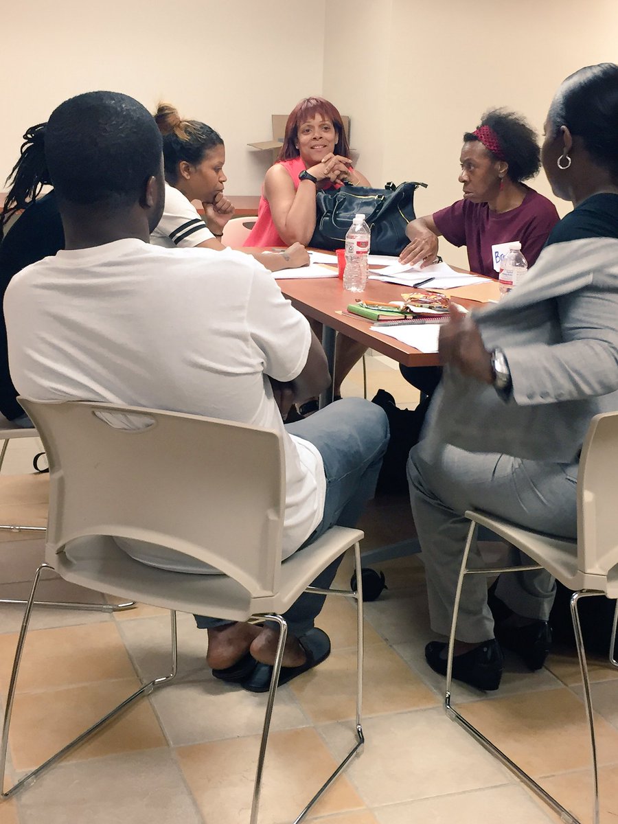 ServiceWorksDC's tweet image. Great Resume Workshop at Edgewood✨ Awesome Kick off to our Professional Development Series‼️ @CPDCorg #ServiceWorks