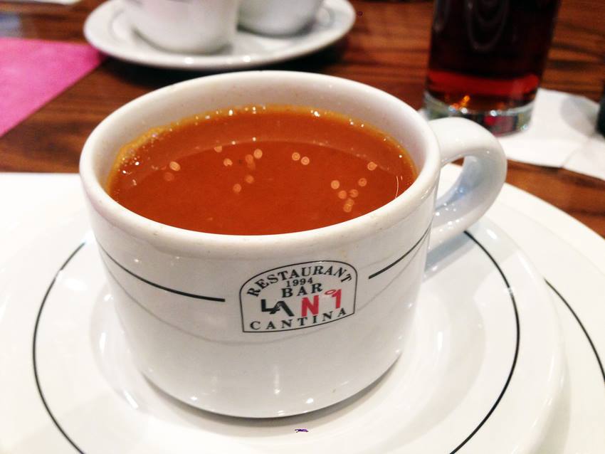 LaNumero1Mx's tweet photo. Por el simple gusto de verlos siempre llevamos un delicioso caldo de camarón a su mesa. https://t.co/9zpiqd4B3Y