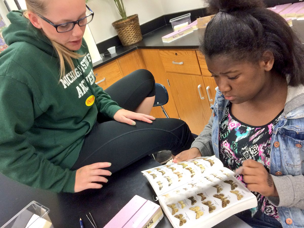 rsvoigt's tweet image. I pinned that one says @MMS_ELPS Greg as #mothproject Ss teach themselves ecology @MSUBugHouse @MSUCollegeofEd