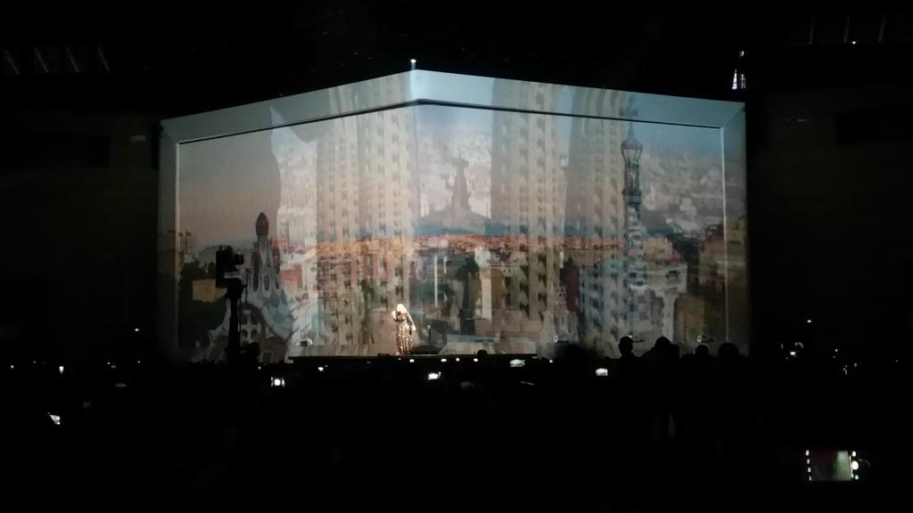 laurabernis's tweet photo. #AdeleBarcelona #AdeleBarcelona2016 #adele #concert #live @Adele #Barcelona 😉 (más videos Instagram: laurabernisp) https://t.co/GjE4iMPnZD