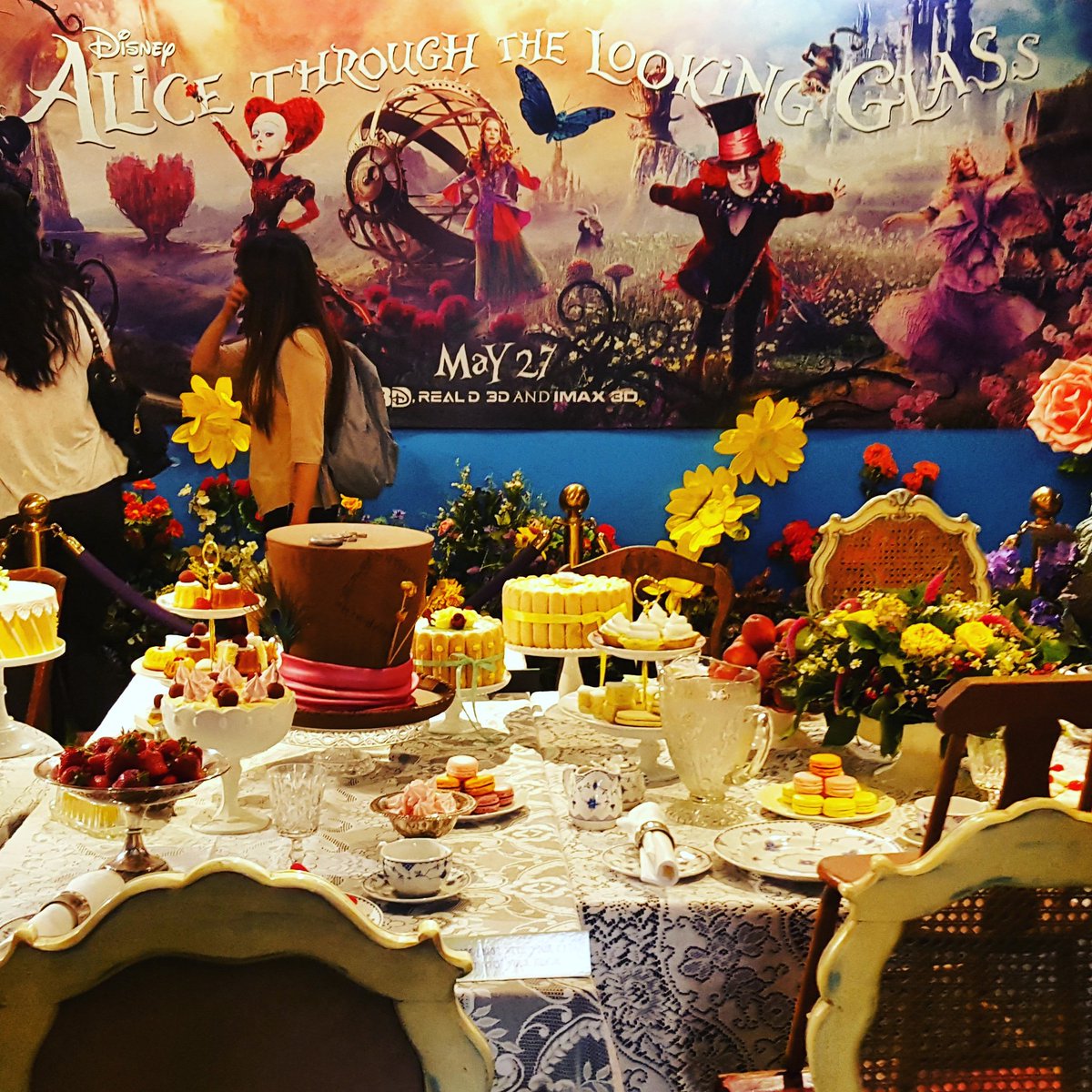 DanaDickersonON's tweet photo. The #AliceThroughTheLookingGlass pop-up on #QueenWest is stunning! #AliceOnQueen #FilmIsGREAT #WinWithTime #Disney https://t.co/tJikILaNGR