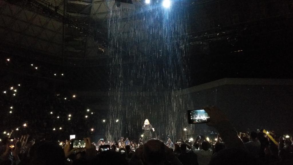 laurabernis's tweet photo. #AdeleBarcelona #AdeleBarcelona2016 #adele #concert #live @Adele #Barcelona 😉 (més videos a Instagram: laurabernisp) https://t.co/6SsxmyBUiu