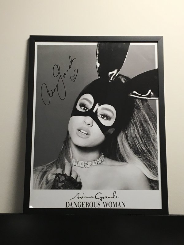Ariana Grande Dangerous Woman Signed/Autograph Litho Merch Ariana Grande Dangerous Woman Signed/Autograph Litho Merch