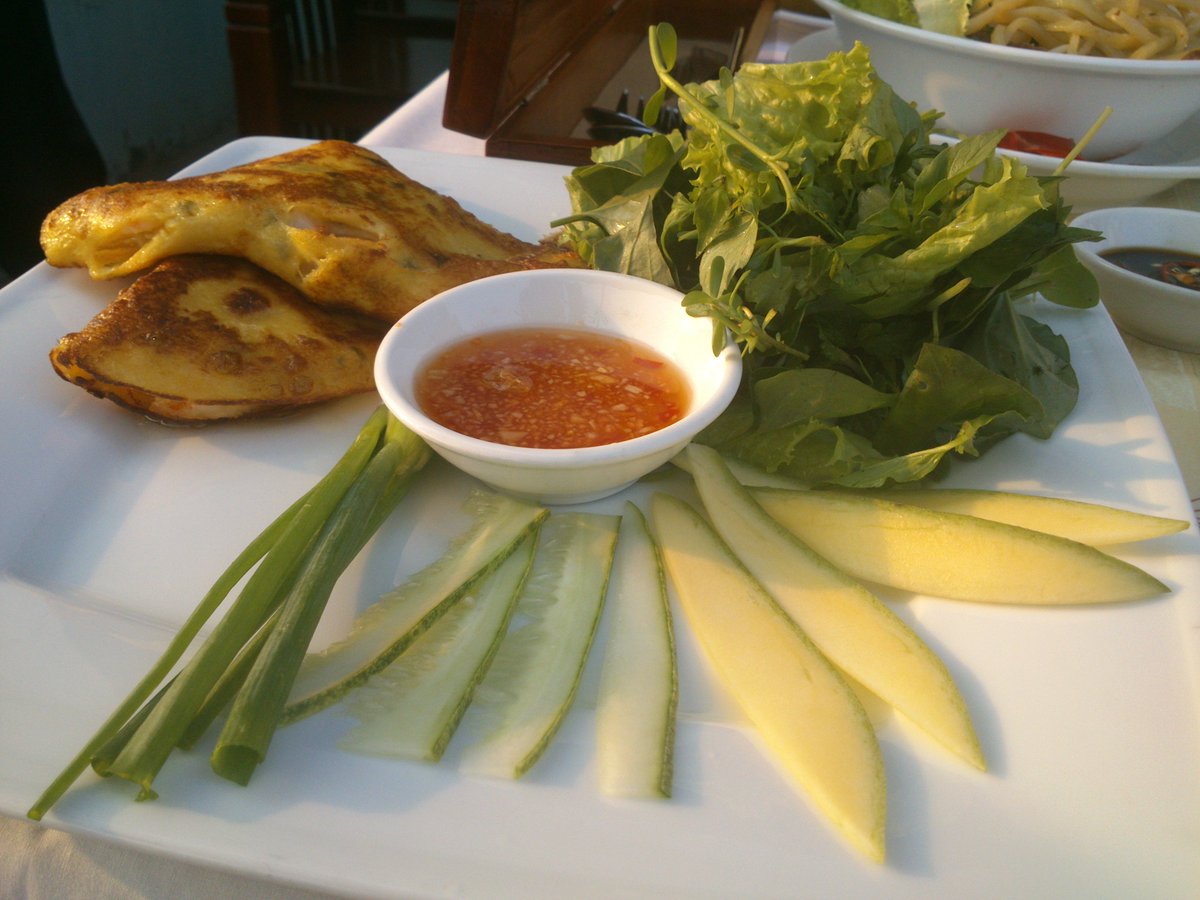 TourInsightNZ's tweet photo. BunCha (Grilled pork noodle)or BanhXeo is your favorite Vietnam street eats? Details at https://t.co/Vp9YUjVTdz https://t.co/i4ZpPOXcn7