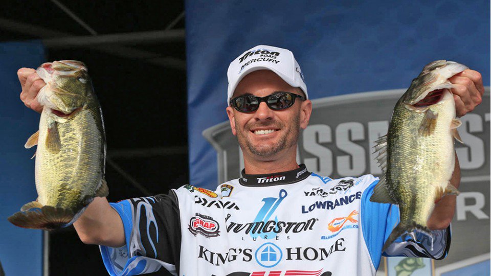 bassmaster's tweet photo. We asked @theRandyHowell about his 5 favorite ways to catch summertime bass  https://t.co/u8nNYzrkbC #Bassmaster https://t.co/7Ovuufc61v