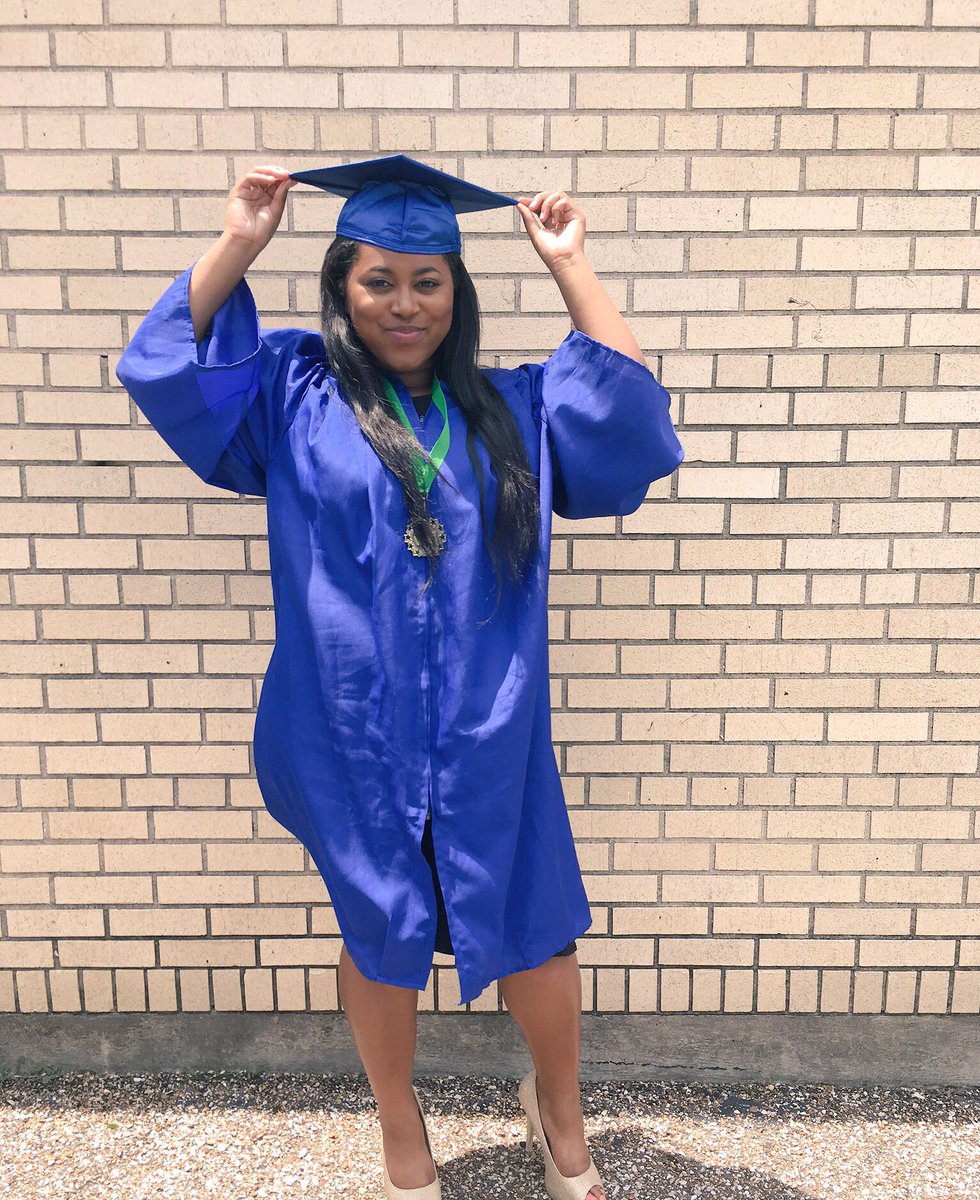 everythingtay1's tweet image. May 29th 👏🎓 #class2k16