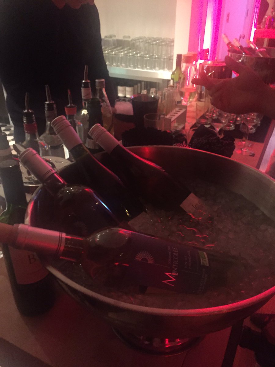 DashDennis's tweet image. After 22meetings a drink is "ok"🍸#StartupFestEU lets built a better Ecosystem #awesome #vipafterparty @LiveZoku #ams