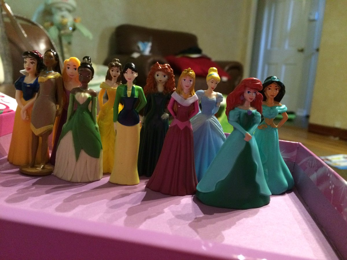 Coach_JulieP's tweet photo. @Carlee_Feltee THEY'RE ALL HERE!  #noprincessleftbehind https://t.co/sr3OtufbFp