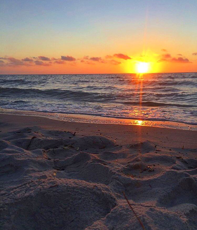 Sunset at Skaket Beach! Happy bday to the guy who started our love for CC 😊 Via @mack_sullivan3 #capeology #capecod