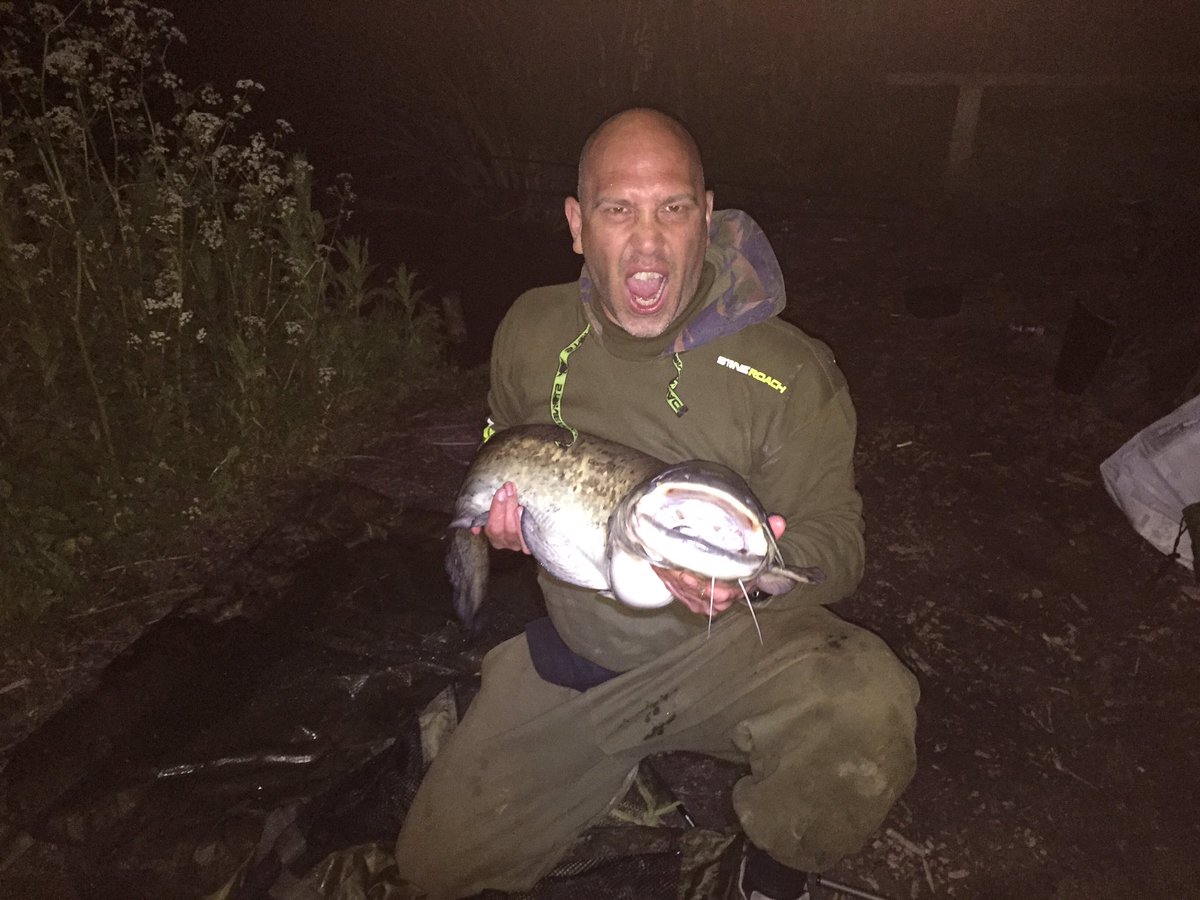 scissorsdaz's tweet photo. They catch catfish too #royalmarine #theywork #scentfromhell https://t.co/uiSx88WV4F