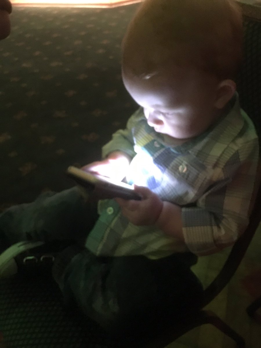 derrii's tweet photo. Better than me on my phone this mon https://t.co/QUMa7Pjdzk