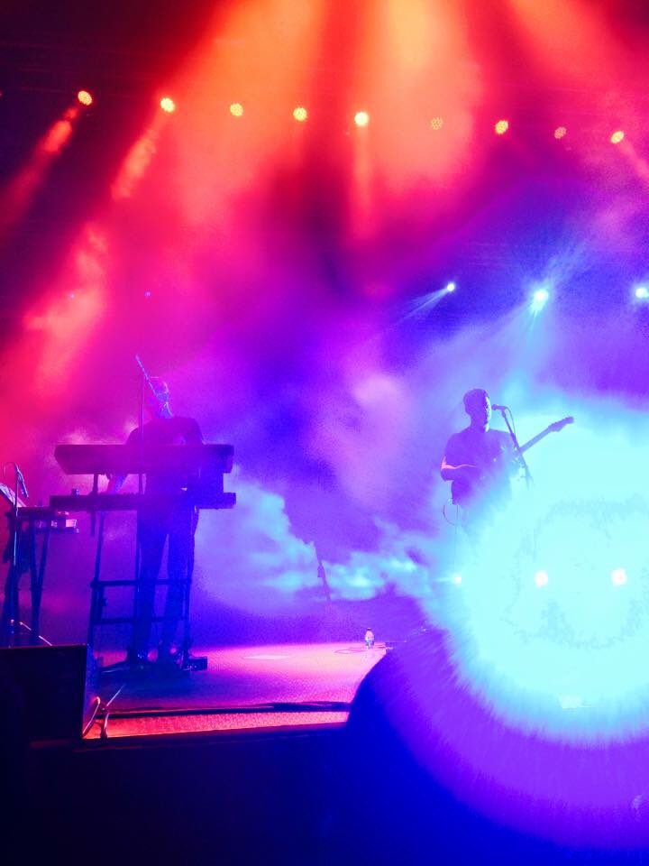 ATS2087Nair's tweet photo. Speaking of @alt_J....... Have you ever seen such amazing lighting? I felt like I was in a dream 😍😍 https://t.co/FZyG7MND1f