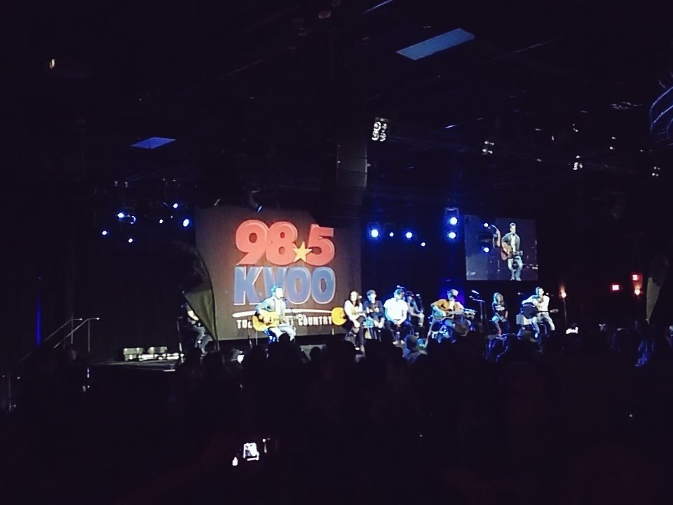Megan__Beshears's tweet photo. @janson_chris @DrakeWhite @TheBrandyClark @Jordan_Rager & @DrewRBaldridge killed it at @kvootulsa #5ManJam #985KVOO https://t.co/MW64Ay8QC9