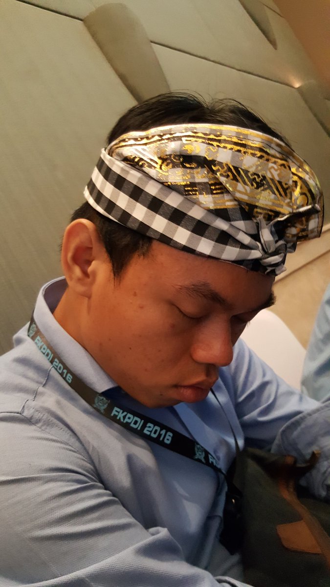 vicky_mrd's tweet photo. Mungkin dia lelah #fktik2016 https://t.co/kNxcD7rzdh