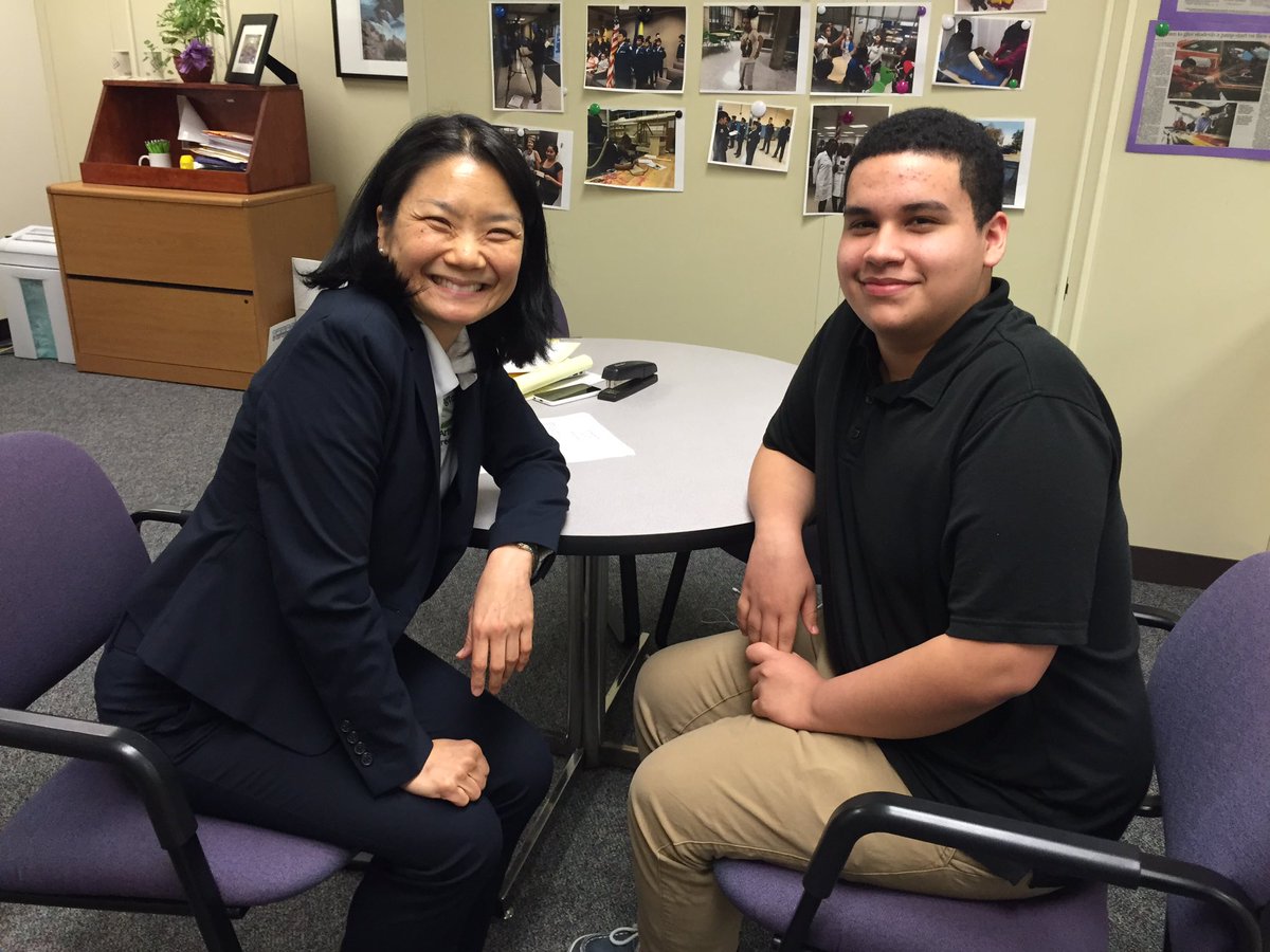 ACC_EL_Inst's tweet photo. ACC students doing mock interviews with APS leaders. #leadersacademy https://t.co/9VQkrFwDvZ