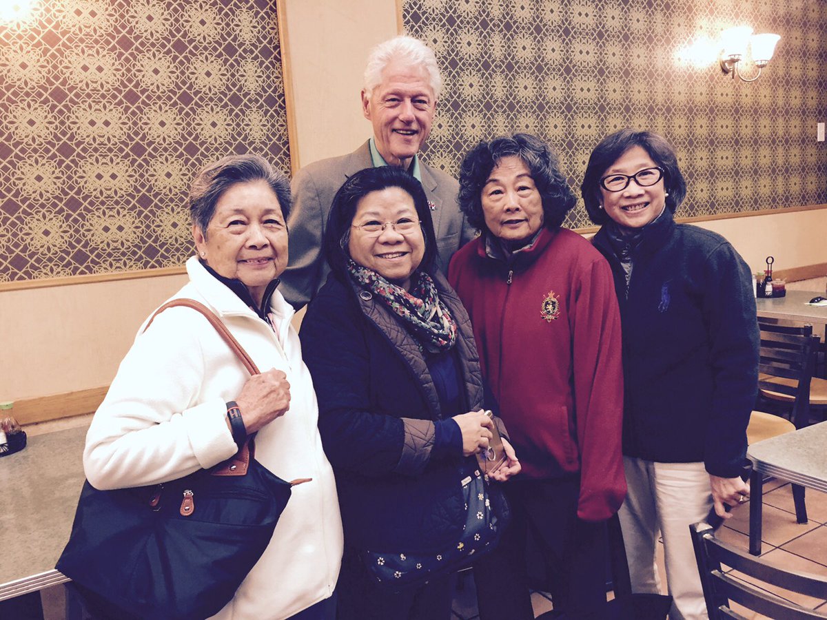sfchinatown's tweet photo. RT @realthomasleung: @billclinton thanks for taking a picture with my mom at the @sfchinatown bakery!!! https://t.co/POCOWlScf8 #chinatown