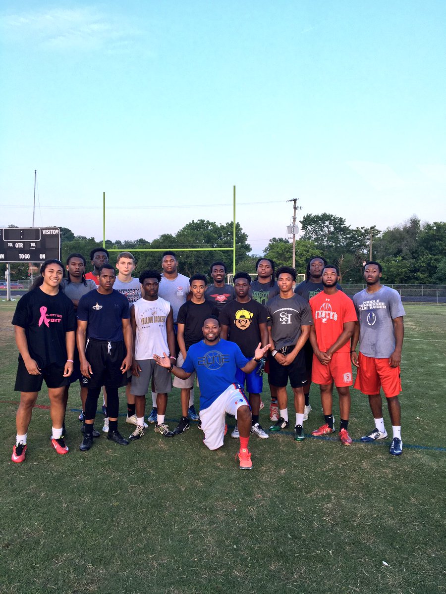 RileyElite3's tweet photo. Just a few kids from da #615
#E3ST #Elite3 https://t.co/F4OCPJgAlD