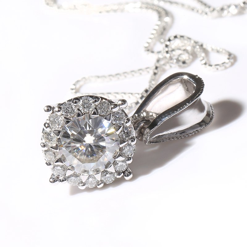 MyTransgems's tweet photo. Adorn her with elegance with this TransGems Moissanite halo pendant.  Crafted in your choice of 14K white gold https://t.co/XHtKYd7lQw