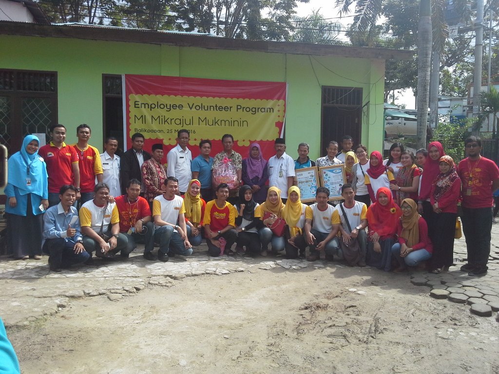 IM3OoredooKLMT's tweet photo. Foto bareng Indosat & MI Mikrajul Mukminin #EmployeeVolunteerProgram https://t.co/XUxZCt2mkD