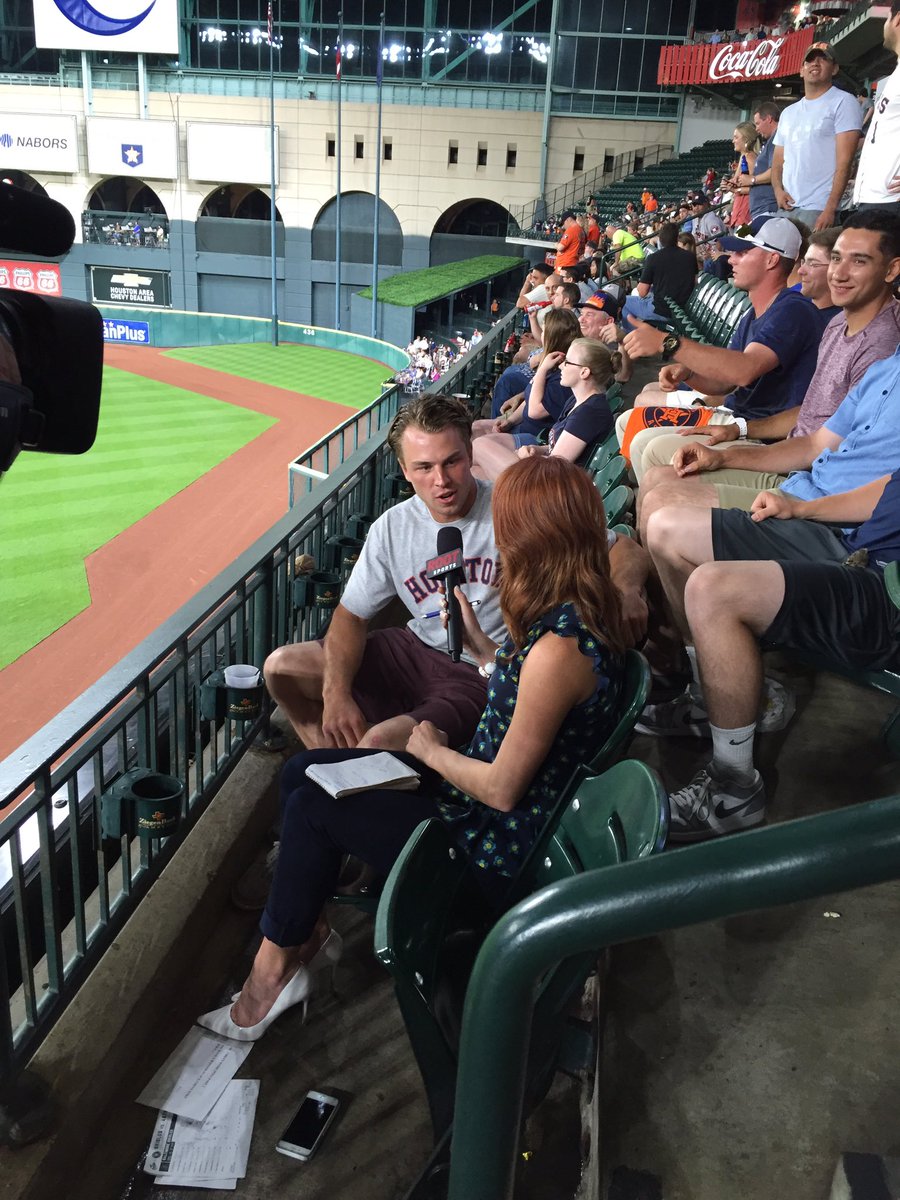 SteveoUCA's tweet image. Thank you to @JuliaMorales for interviewing @ucasports LF @StayHotMonty tonight during the Astros telecast.