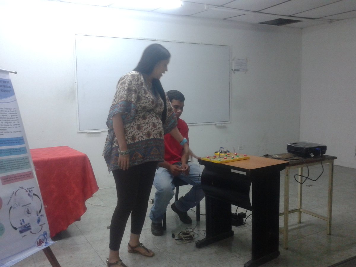 vicmarlysilva's tweet photo. Estudiantes de la UPTParia diseñaron un prototipo para Alumbrado público usando @pinguinove @silvitaboada @k0ssa https://t.co/PKRqZI1nYK