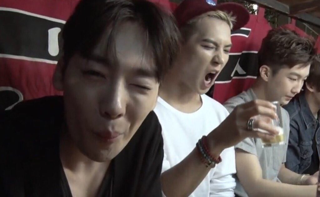 kangleader_W's tweet photo. Jinwoo is more than ready for a beer CF 🍻 https://t.co/g9VCmtJzEK