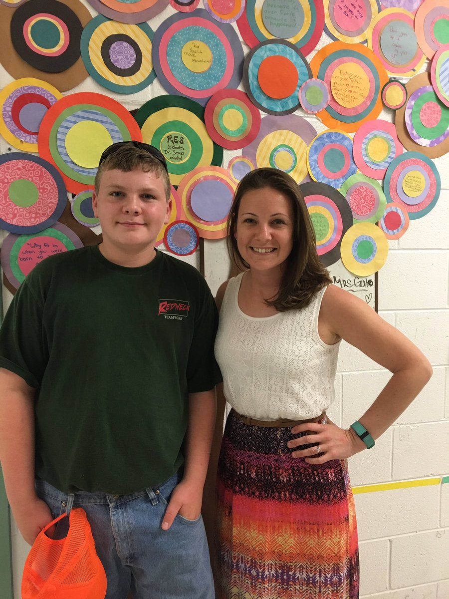 jengates395's tweet photo. Best surprise ever! Amazing former students coming back to lend a helping hand! #3rdgraderocked #timeflies https://t.co/5QNPuK8e02