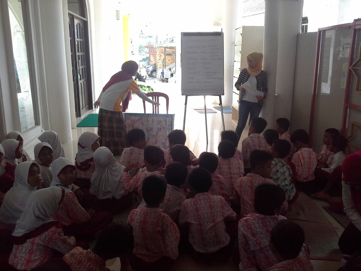 IM3OoredooKLMT's tweet photo. Kelas 3 diajarkan bahasa inggris #EmployeeVolunteerProgram https://t.co/1jid0Qzbjp