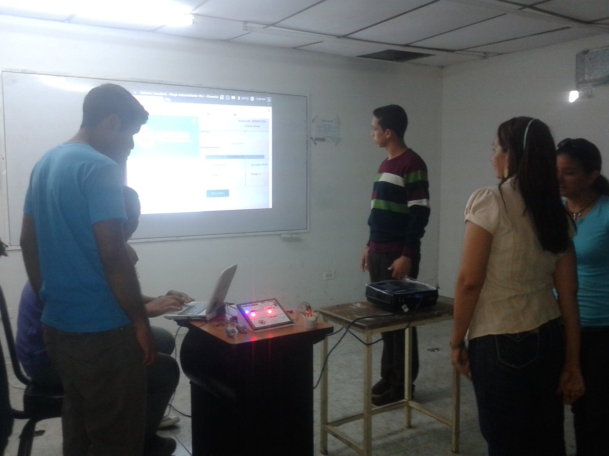vicmarlysilva's tweet photo. Estudiantes de la UPTParia realizarón  Control de riego para cultivos usando  @pinguinove @silvitaboada https://t.co/Mn6YKvVrAO