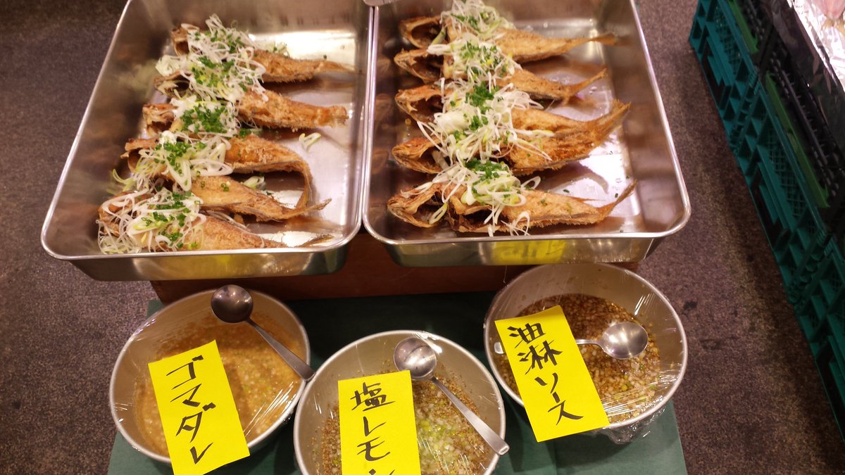 ট ইট র 魚市 二子新地鮮魚店 魚市です おはようございます 本日のおすすめ 鮮魚惣菜 めばる姿揚げ 甘鯛姿揚げ お好みのタレを選べます おすすめは油淋ソースです 天然小鯛姿煮 あんこう唐揚げなど お刺身 極上 式根島産黒むつ刺身 生