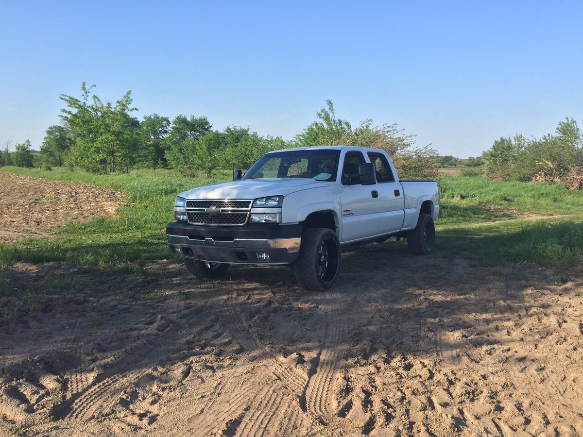 JoKeR1Three's tweet photo. Believe it or not I go off roading sometimes #BitchesBeLike #LetsGoMudding๐ https://t.co/Vju5IPXSU3