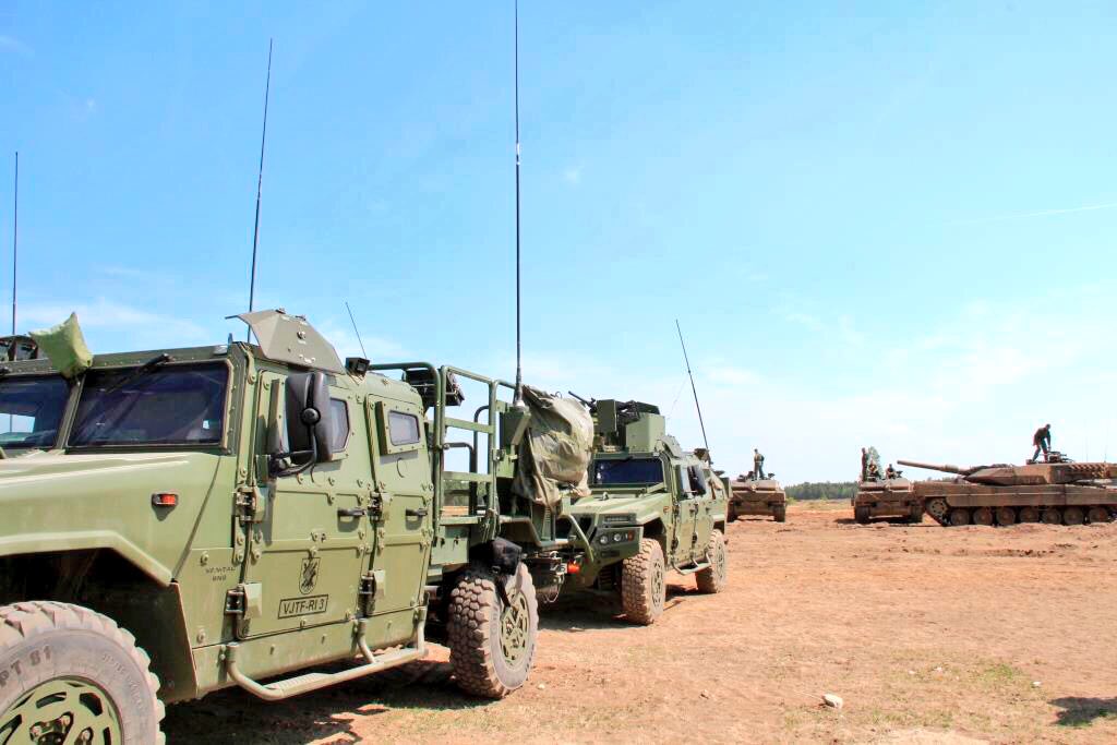 CjR_4S9WgAQA5qF.jpg:large