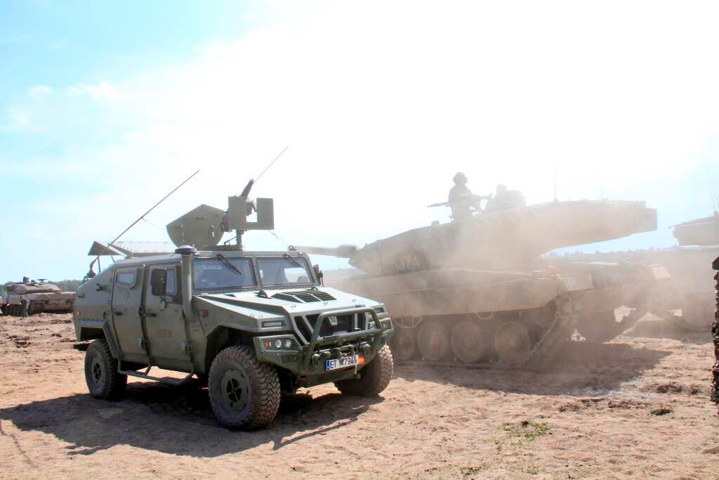 CjR_4TEXIAAg7de.jpg:large