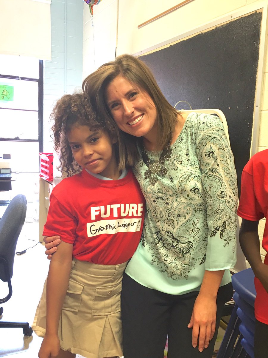 alweires's tweet photo. Recruited a bunch of future #graphic designers today. #careerday 

#elevateportland https://t.co/1H7yiwqT77