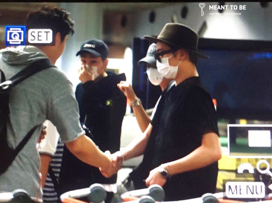 meanttobe94's tweet photo. 160525 PEK 도착 
#강승윤 #위너 

승윤오빠!😂지코오빠랑 미노오빠랑 함께 도착했어요 ~ https://t.co/kkRpWRQPi0