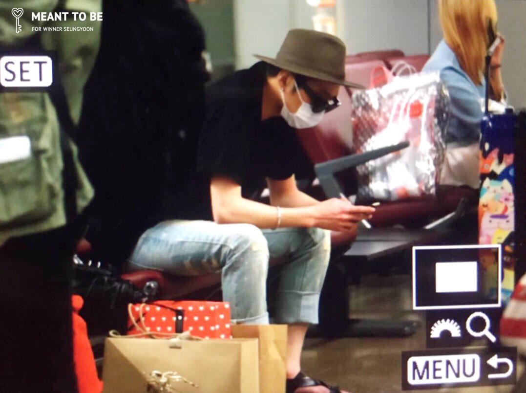 160525 PEK 도착 
#강승윤 #위너 

승윤오빠!😂지코오빠랑 미노오빠랑 함께 도착했어요 ~