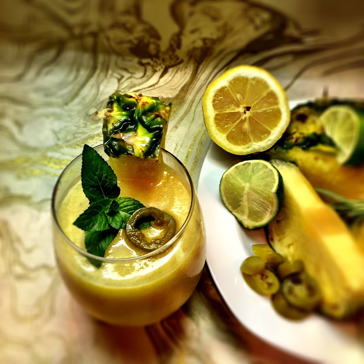 Passports_Grub's tweet photo. Spicy Frozen Margarita #spicymargaritas #frozenmargaritas #thirsty #freshfruit #foodblogger #simplylimeade https://t.co/N7GnpeUqKX