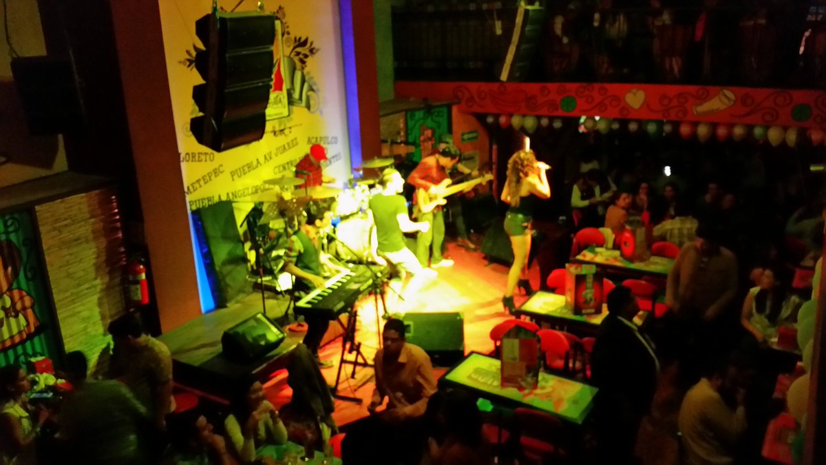 Ezcarlata's tweet photo. En la #FiestaCocktail del #CNM2016 https://t.co/7Kdz8QA7OD