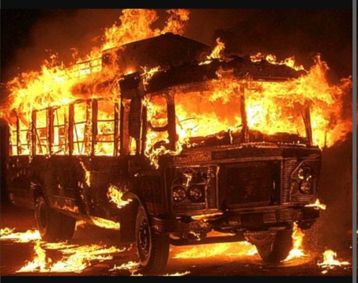BigFella_44's tweet photo. Live view of the Warriors band wagon. @NBAonTNT https://t.co/Z0XHaDkz6w
