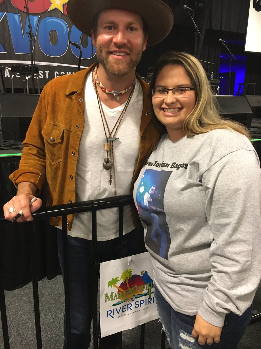 alyssa_lucero's tweet photo. Thanks for the picture! You were great tonight!โค๏ธโบ๏ธ๐ #NewFan #985Kvoo #5ManJam @DrakeWhite https://t.co/GE7uUAn4fO