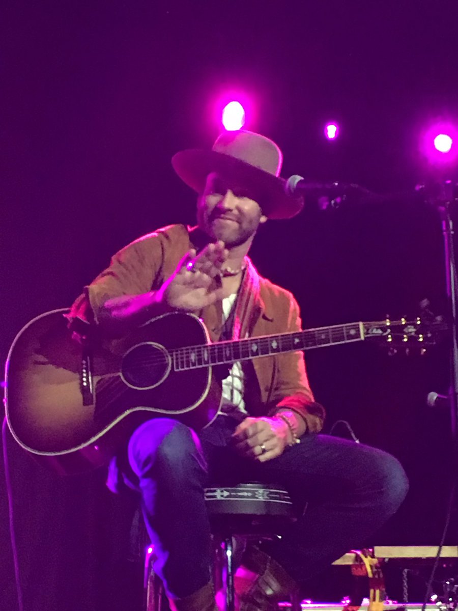 alyssa_lucero's tweet photo. Thanks for the picture! You were great tonight!โค๏ธโบ๏ธ๐ #NewFan #985Kvoo #5ManJam @DrakeWhite https://t.co/GE7uUAn4fO