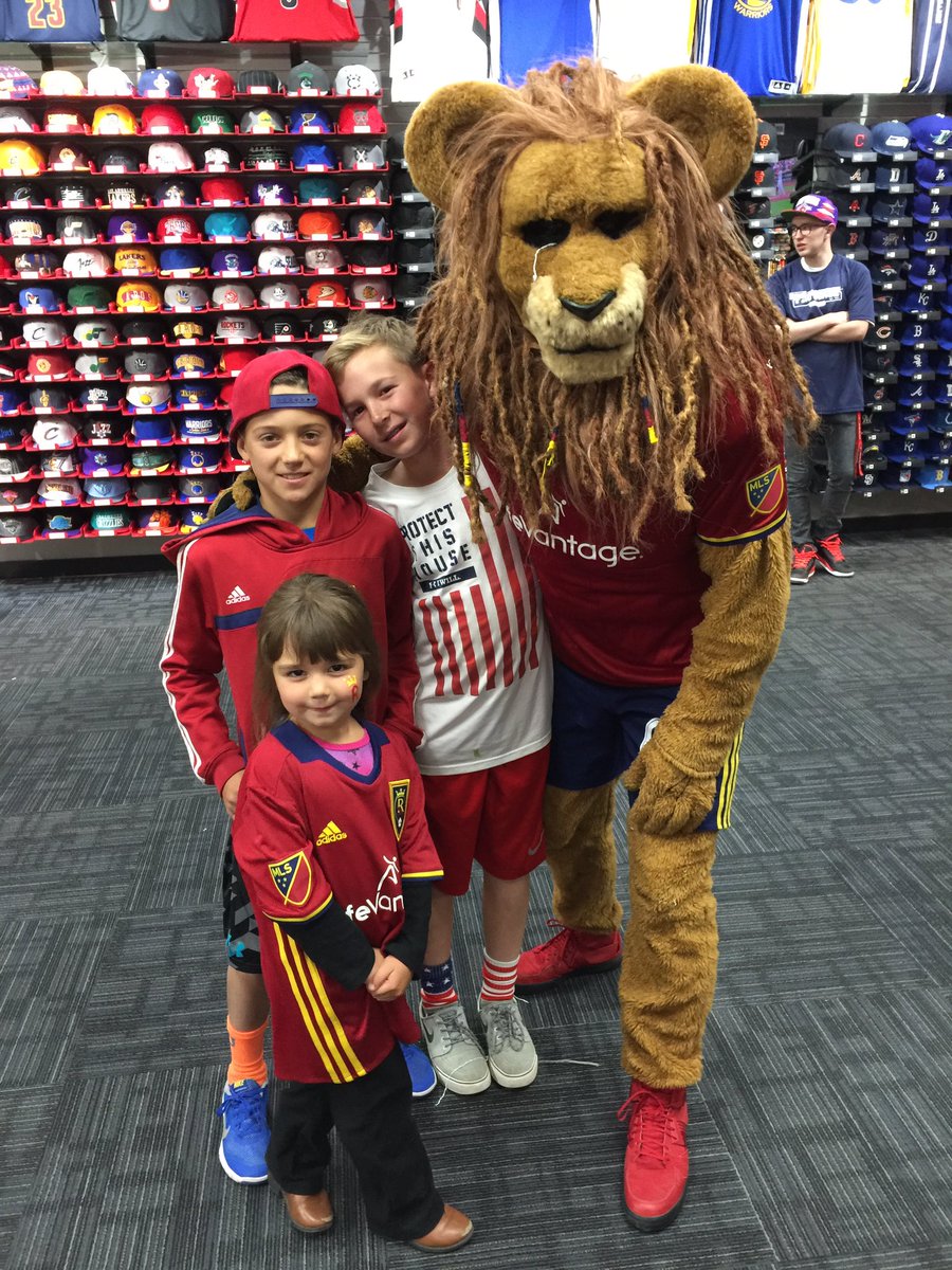ProImageLayton's tweet photo. Big thanks to @NickRimando for coming out today! #RSLNation @RealSaltLake @MLS https://t.co/hkd5aWR4Zz