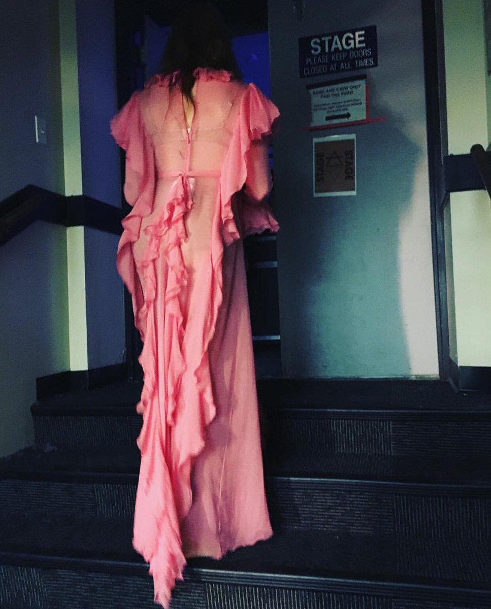 flowelchtumblr's tweet image. Florence Welch heading to the stage at Buzz Under The Stars tonight in Kansas City, Kansas
(📸 by Llloydo on Insta)